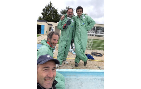 Travaux sur le bassin: le ponçage